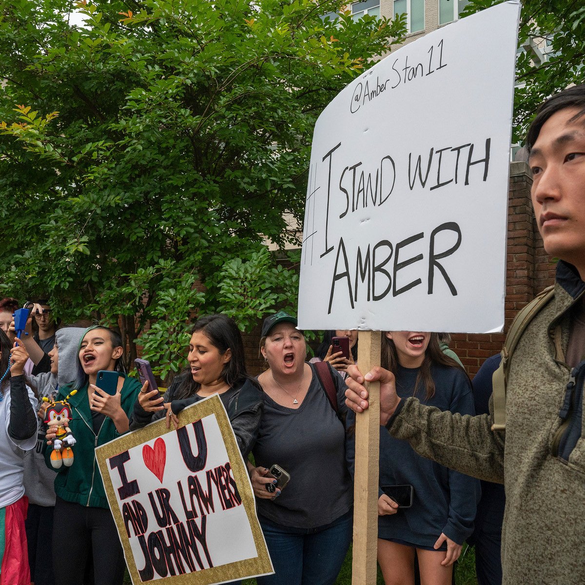 lanadiedforme's tweet photo. i do care about amber heard &amp; women's safety, a lot. and to say it's "trendy" to hate people who like johnny depp when THIS is the reality is so tone deaf. this was a trial about domestic violence, and his fans treated it like a meet &amp; greet. ntm the memes mocking amber's abuse. https://t.co/9Qgr6Chi75