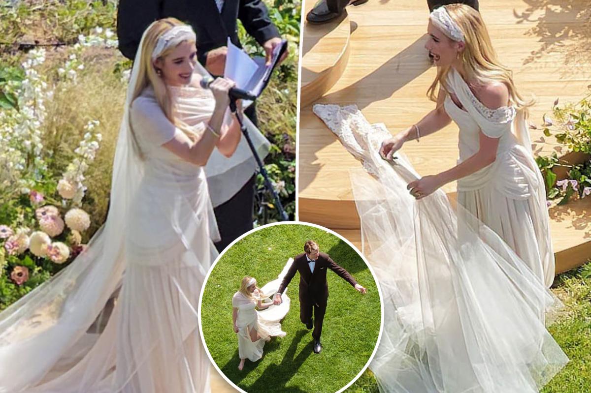 TheMrJuanBrown's tweet photo. All the details on Emma Roberts' custom-made Monique Lhuillier wedding dress

👉 
https://t.co/MjILGQ7TTv

#Trending #celebritymarriages #celebrityweddings #custommade #Details #Dress #Emma #emmaroberts #Fashion #Lhuillier #Monique #Movies #PageSixStyle...
https://t.co/MjILGQ7TTv https://t.co/hBRZixZUpa