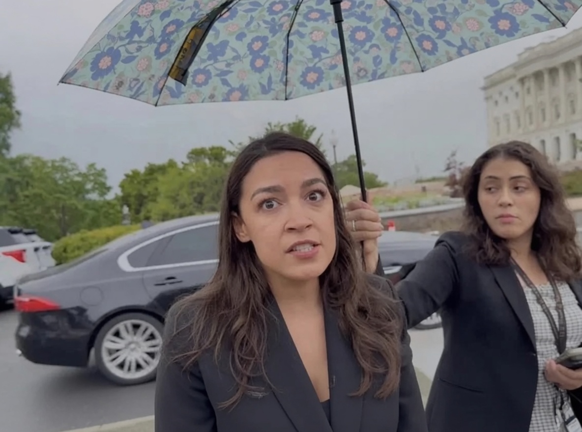 Ghostofcynthia's tweet photo. When a radical communist with an umbrella holder is giving you a lecture about privilege. 🤡 https://t.co/6Uo24Cvo3o