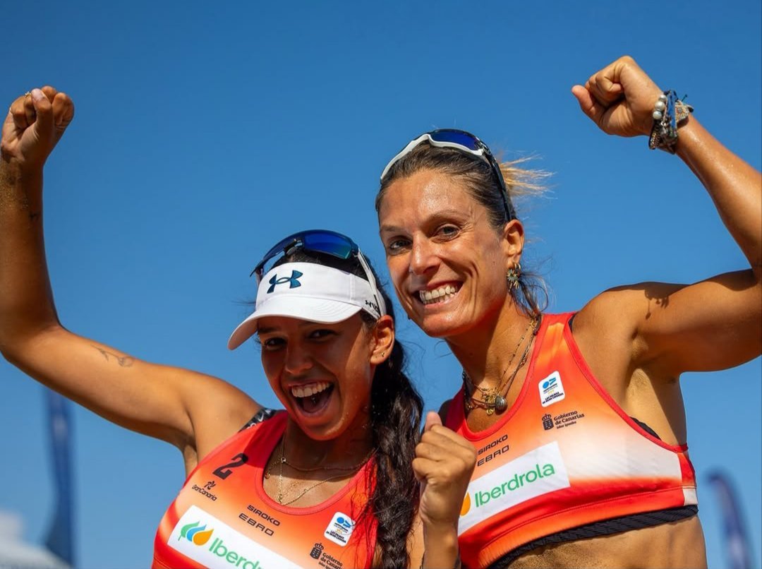 pebeterodorado's tweet photo. 🥉 ¡𝗕𝗥𝗢𝗢𝗡𝗖𝗘𝗘𝗘 𝗘𝗡 𝗖𝗔𝗕𝗢 𝗩𝗘𝗥𝗗𝗘!

⛱️ La pareja española formada por Nazaret Florián y Carolina Fernández da Silva derrotaron a las noruegas Hjeltnes y Tennøy para acabar en la tercera plaza del Future de Laginha Beach. https://t.co/NXjy8sHr8H