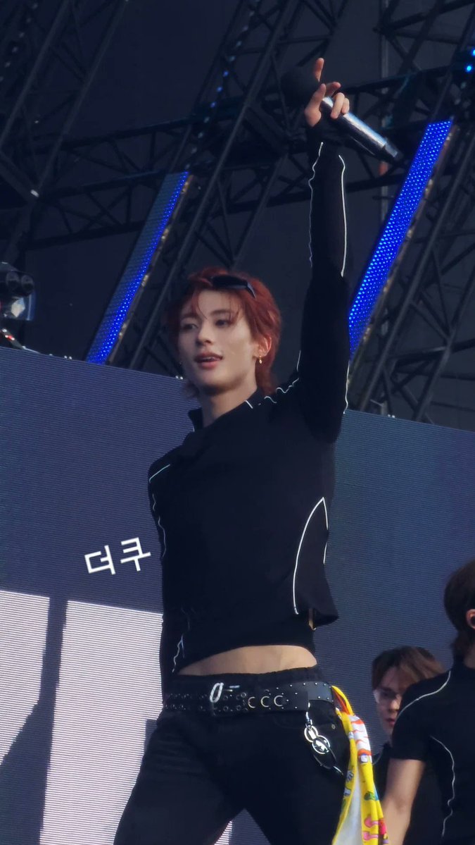 4321updates's tweet photo. 260726 Theqoo Hot Category — RIIZE #ANTON at the Waterbomb today
🔗 https://t.co/P5pbMdUKxj

#앤톤 #アントン #RIIZE #라이즈

💬 Seriously, I'm not even a fan, but I fell for him after watching 'No Prepared (Not Much Prepared)'. He is the most handsome human to me lately
      ㄴ I was already curious about him after watching 'No Prepared (Not Much Prepared)' for real, but I like him in a totally different way here. Today's performance was so damn good, I'm so grateful ㅠㅠ
      ㄴ Me too, I've been looking up his performances after watching that, and he is seriously hot
💬 I've been looking up nothing but ANTON since yesterday. I love this, so good
💬 I'm becoming like Youngji (T/N refers to 'No Prepared (Not Much Prepared)' Ep. 46 where Lee Youngji said it was really been a long time since she was flustered because someone is so handsome)
💬 That little bit peeking out is somehow even more attractive
💬 He's not aggressively showing off his frame, but his lines are so beautiful that it makes him look incredibly sexy
💬 Oh, the outfit suits him so well. Since it's form-fitting, it highlights his lines even better
💬 His body lines are insane
💬 Only a bit of his midriff is showing, but that creates a huge impact.. he looks great
💬 The fact that he's all covered up actually makes it so much better, for real
💬 No but seriously, his proportions are insane, his hair and that cropped rash guard are a fantasy combination, and his face is just the absolute best
💬 Maybe it's because everyone already knows he has a great body, but the long sleeves look even better
💬 He's not blatantly showing everything off, so why is it even hotter? 🫠
💬 Wow, it's so much better because he's mostly covered up
💬 I prefer it when someone looks attractive while being covered up, rather than by exposing skin
💬 The fact that he's covered up actually makes him feel more attractive. I like that you can only see a little bit
💬 This is actually way more attractive than exposing a lot, for real. Wow, he is seriously so cool and incredibly attractive
💬 Long sleeves at Waterbomb... but honestly, I prefer it. The stylist knows what they're doing. This kind of sexy is way better
💬 I like this kind of look better than being completely shirtless
💬 He covered up a lot.. but it's somehow hotter than being shirtless ha
💬 He is covered almost entirely, but he's still so very sexy
💬 That crop top is insane (p)
💬 Wow, this is so much better than being shirtless
      ㄴ Totally, I feel like this kind of styling is way hotter
💬 Whoa
      ㄴ It’s definitely so much better when he's fully covered up but still look sexy
💬 His physique is seriously impressive
      ㄴ He looks amazing ㅋㅋㅋㅋㅋ
💬 This is incredibly crazy. It's totally worth the hype, I admit it
💬 Even though ANTON is lean lately, he is so attractive. You can just feel that something-something about him
💬 His waistline is so pretty
💬 Ah, I seriously f*cking love this
💬 Today's hair, makeup, and outfit is a perfect 100, and his face is a perfect 10,000
💬 Oh, this outfit is great
💬 The outfit is so good
💬 He's a real man now (T/N meaning he grew up so much)
💬 The baby became a grown man ㅠㅠ
💬 Ah, seriously, he is so beautiful ㅠㅠ
💬 He is so freaking damn hot
💬 F*cking ideal hot guy
💬 F*ck, he is f*cking handsome
💬 He looks like a hero from a Hollywood sci-fi movie. Insanely pretty and cool at the same time
💬 The stylist is seriously a literal genius
💬 Ha... he's making my heart flutter
💬 I feel like this is way sexier than being shirtless... Woohoo
💬 As long as it suits them, crop tops are so attractive regardless of whether it's a guy or a girl..
💬 His proportions are crazy
💬 Wow, he's so insane
💬 That hair color really suits him
💬 He looks very stylish
💬 Ah, Chanyoung-ah 🫶
💬 I love his inverted triangle upper body
💬 This is too much for my heart
💬 [MEDIA 2] Today is seriously the best ㅠㅠ
      ㄴ Oh oh
💬 [MEDIA 3] His face is also f*cking handsome, it's insane