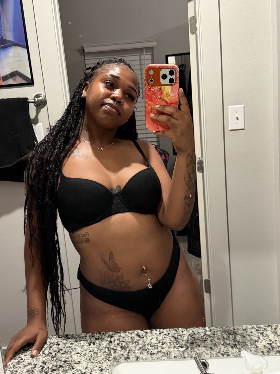 DaeeeDaDonn's tweet photo. Big mama 😝 #HER #MsWetWet https://t.co/XYzIZnWysL