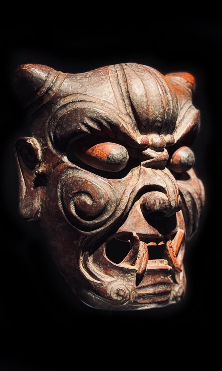 CaliDreamART's tweet photo. Nuo mask
carved wood, lacquer
late 19th century
China

#handmade #carved #wood #lacquer #Nuo #mask #NuoMask #theatre #theatricalperformance #ritual #exorcism #demon #fangs #traditional #culture #protector #goodluck #goodhealth #prosperity #benevolent #spirit #god #ancestors https://t.co/aFN9tD6YyF