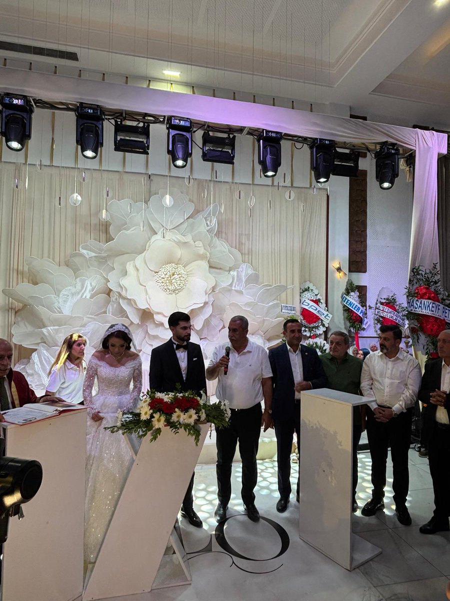 OsmanNASIROGLU's tweet photo. Kıymetli Dostlarım Orpak ile Gözala ailelerinin evlatları Onur ve Leyla'nın mutluluklarına Şahitlik ettik. Genç Çiftimize bir ömür boyu mutluluklar dilerim. https://t.co/HX8DPIArO5