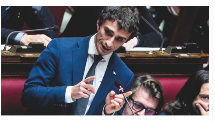 UGirovago77000's tweet photo. 7 Giugno 2024 in parlamento.
Pronti a non dare gli aiuti agli alluvionati In Emilia Romagna se il PD ci fa lotta politica.
Ora questo nulla che cammina,questo miracolato 
dalla natura,questa testa con niente dentro chiede le dimissioni del sindaco di Bologna. https://t.co/DJJY97Ij7R