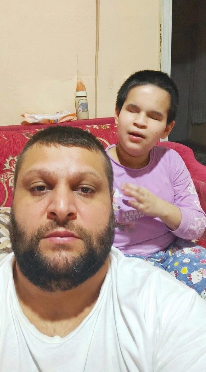 Sahipsiz177's tweet photo. 10 yaşındaki evladım dayanılmaz acılar çekiyor çaresiz durumdayım dayanacak gücümüz kalmadı kimseye sesimizi duyuramadım yalvarıyorum elinizi ayağınızı öpeyim paylaşım ve yardımınıza ihtiyacım var kızımın gözlerinde yoğun kanama oluşuyor acilen gözlerine top mercekler takılması gerekiyor maddi imkanım yok sağlık sorunlarım olduğu için çalışamıyorum iş bulamıyorum 6 ay oldu kiramı veremiyorum ev sahibi 1 hafta süre verdi engelli evladım ile ortada kaldık yalvarıyorum yardımınıza ihtiyacım var 
TR64 0011 1000 0000 0119 2315 62
EMRAH ÖNAL