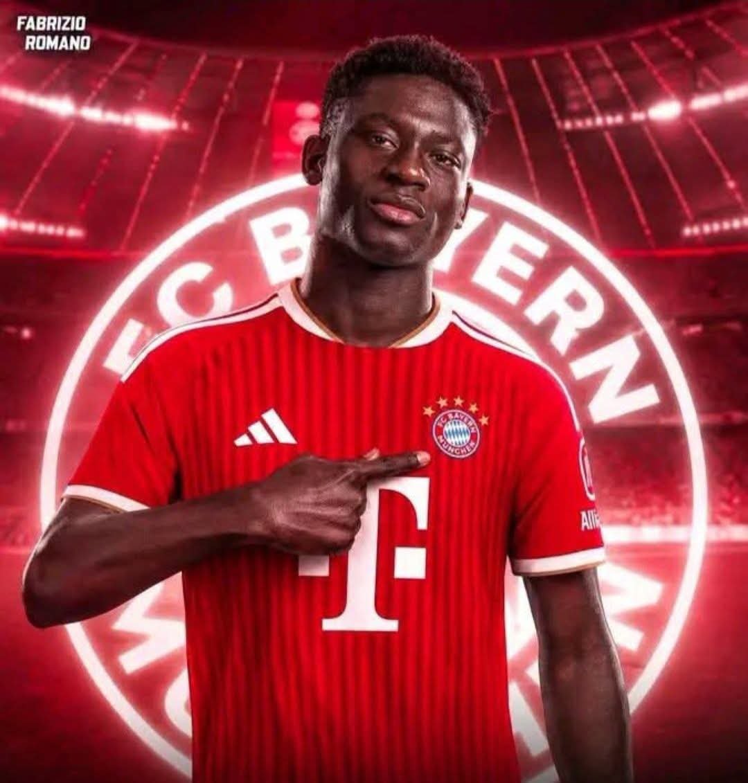 Scoopone1's tweet photo. 🚨 VOILÀ PARTI ! FC Bayern s'entend sur l'arrivée de Bara Sapoko Ndiaye, un talent permanent 🔴⚪🇸🇳

Un talent sénégalais de 18 ans a impressionné Vincent Kompany la saison dernière en prêt et le club avance avec un transfert permanent.

Les Gambinos Stars recevront une somme d'environ 3 millions d'euros, un contrat valable jusqu'en juin 2031 et des mesures formelles seront annoncées la semaine prochaine.

Bara commencera la pré-saison avec FC Bayern et a des chances de rester cette saison, les options de prêt ne seront considérées qu'après.
#football 
#BayernMunich 
#kebetu 
@à la une