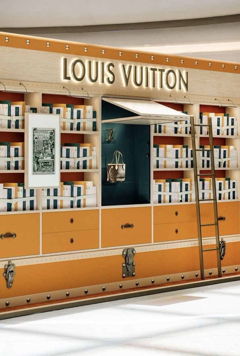 cppluxury's tweet photo. LOUIS VUITTON launches new pop-up series in China, "La Bigliothèque" dedicated to the Qixi Festival
#LouisVuitton #China #ChinaLuxury #QixiFestival #LaBibliotheque #luxuryfashion #luxurybags #luxury #fashion #luxuryretail #LVMH @LVMH @LouisVuitton https://t.co/UREgxMeHUd