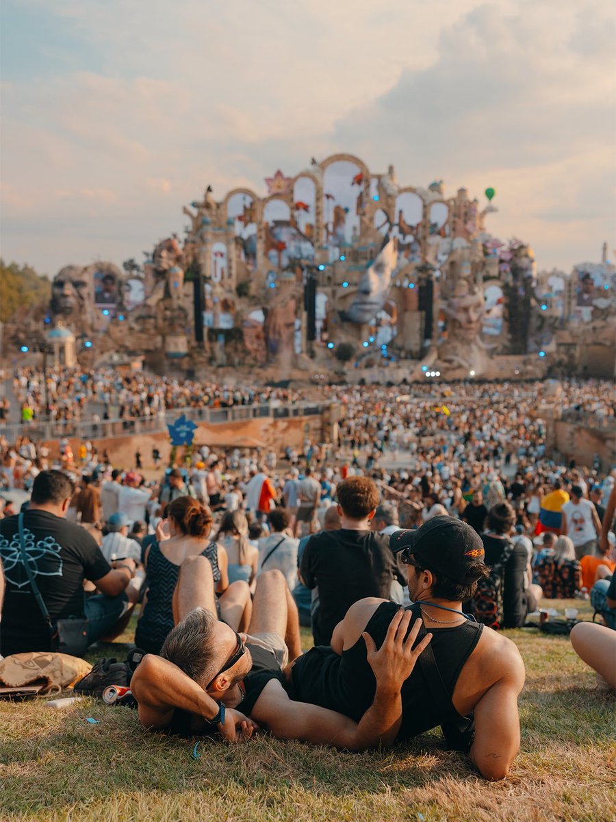 TomorrowlandAR1's tweet photo. Somos un mundo. https://t.co/XMx2FY4ddX