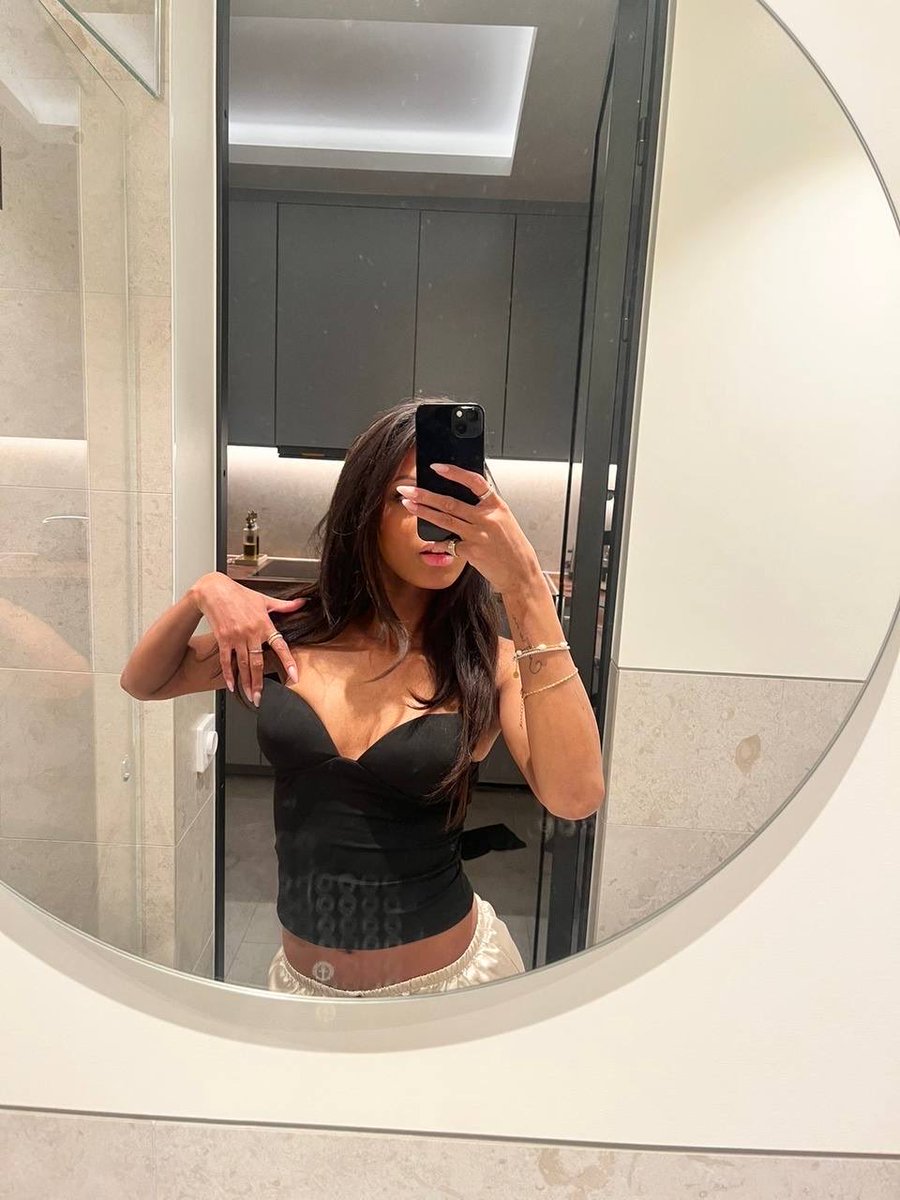 Bellabuus's tweet photo. Är jag skatten slutet på en regnbåge?🤪🤭🥰 https://t.co/biQQIThTks