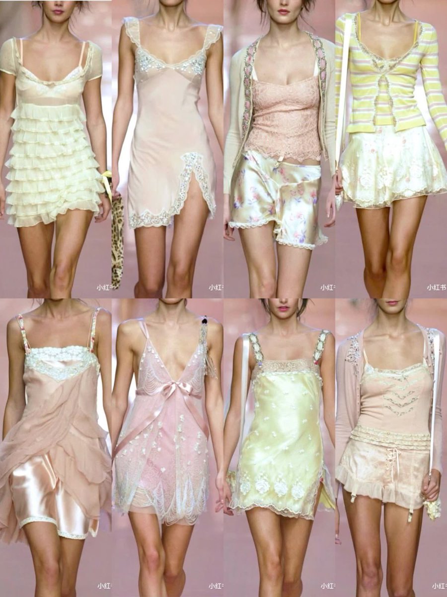 pacuzl's tweet photo. Blumarine ss04 https://t.co/rCxJssV3yo