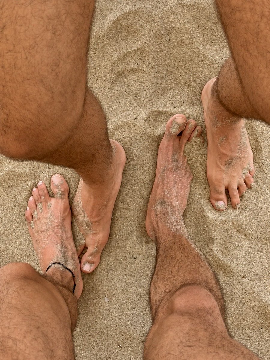 sideofboys's tweet photo. Ma vogliamo parlare della sensazione dei piedi nella sabbia? 🥵👣 https://t.co/RfbQBH1RvH