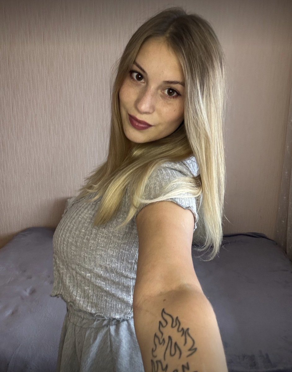 sarus_h_'s tweet photo. Přijdu ti na první pohled sympatická? https://t.co/kSxEyO0F4D