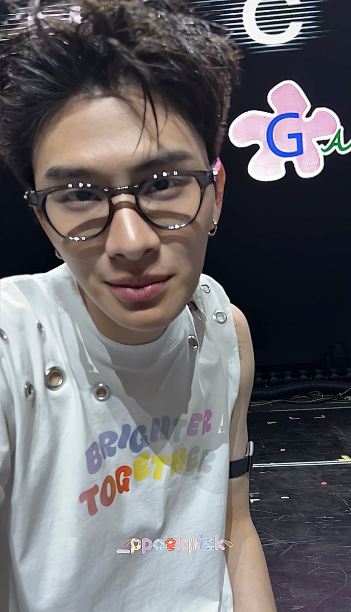 _ppookpick's tweet photo. ตี๋แว่นมาแล้วคร้าบพร้อมส่งจุ้บ หล่อมากกกกกตี๋😎

#THAIchayanon 
#BUS_LIGHTASONE_D3 https://t.co/9GGKiLw0gL