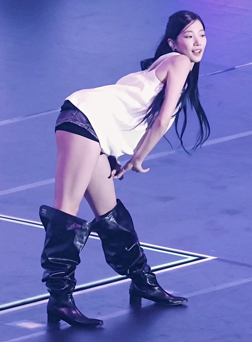 svf89_'s tweet photo. Holy thighs zuha 😵‍💫 https://t.co/NZ4dOIZjhg