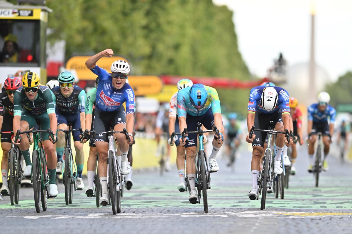 Domestique___'s tweet photo. 🇧🇪 Philipsen hails 🇳🇱 Van der Poel's dramatic Champs-Élysées triumph

🗣️ “Mads [Pedersen] went early and he wanted to overtake Mathieu [van der Poel], and I just had to make sure he couldn't take the win, that Mathieu could hold, or either I surpass him in the final.”

📰 https://t.co/RYicKKW3OV

📸 Cor Vos