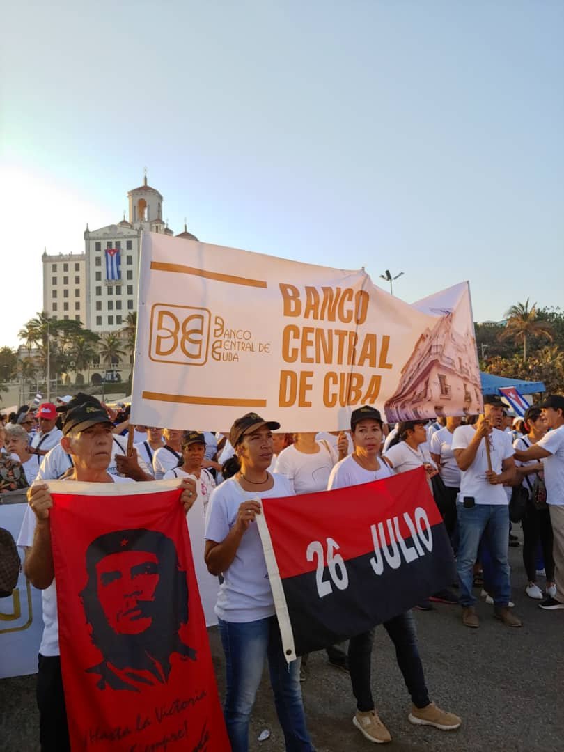 BancoCentralCub's tweet photo. 🇨🇺 Los #BancariosCubanos, fieles al legado del Moncada, reafirmamos nuestro compromiso con la defensa de la Patria y el desarrollo de nuestra economía socialista. La resistencia de ayer es la labor de hoy.
#MiMoncadaEsLaPatria https://t.co/fQCI773XPo