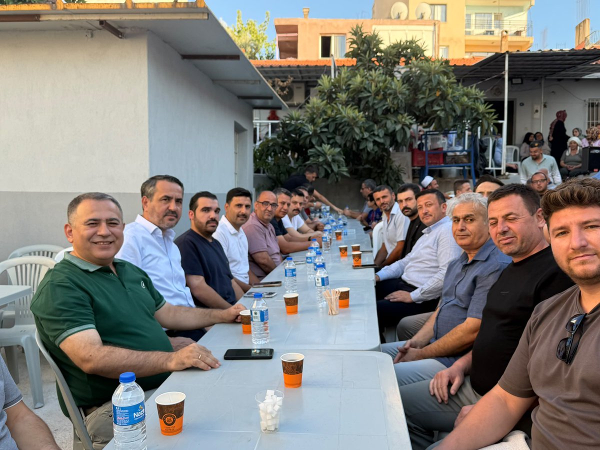 AkBayrakli's tweet photo. Genel Merkez MKYK Üyemiz Sn. @avhamzadag’ın katılımlarıyla; İlçe Başkanımız Sn. @TarkanDuzman ve yöneticilerimiz, önceki dönem İl Yönetim Kurulu Üyemiz Sn. Hikmet Kaya’nın kıymetli babasının vefatının sene-i devriyesi münasebetiyle düzenlenen Mevlid-i Şerif programına katılım sağladılar.

Merhuma bir kez daha Allah’tan rahmet; ailesine, yakınlarına ve sevenlerine sabır ve başsağlığı diliyoruz.