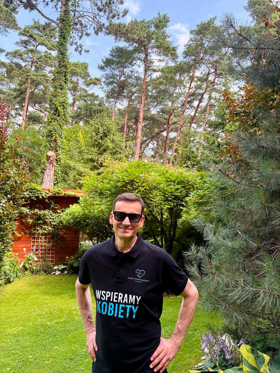 BlondRakieta's tweet photo. Wspieramy kobiety ale tylko te posłuszne. Niepokorne pałujemy i gazujemy!
Pan @MorawieckiM myśli, że ktoś zapomniał jak jego rząd traktował kobiety? https://t.co/uY518fkH43