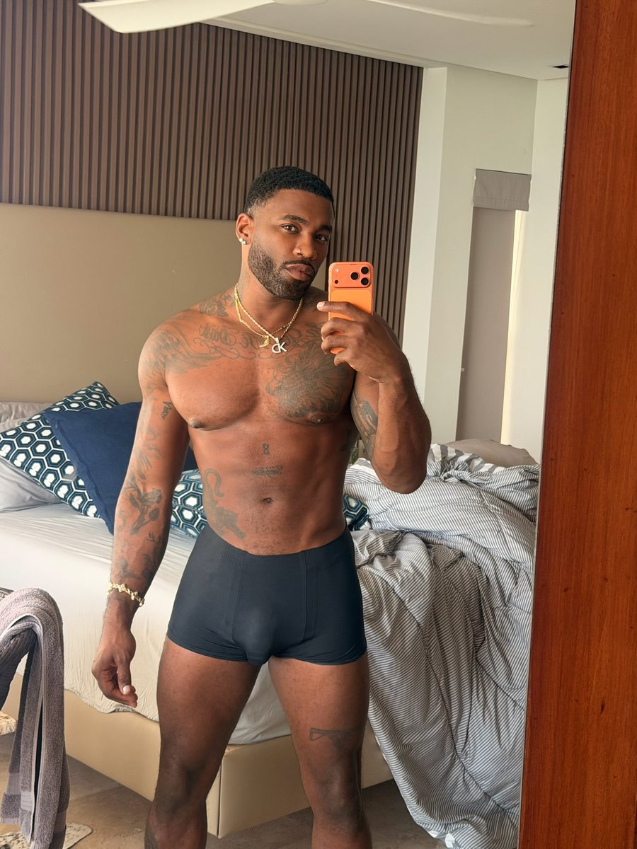 KellonDeryck's tweet photo. Uniqlo airism is the most comfortable underwear hands down https://t.co/i0cioRYyCS