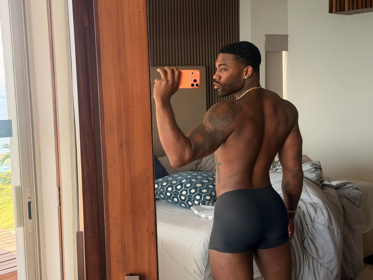 KellonDeryck's tweet photo. Uniqlo airism is the most comfortable underwear hands down https://t.co/i0cioRYyCS