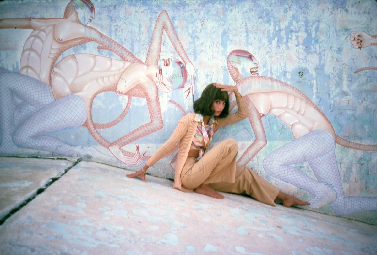 TheCinesthetic's tweet photo. Shelley Duvall and Sissy Spacek during the filming of 3 WOMEN (1977). 📸 https://t.co/1ZkzrWaQVL