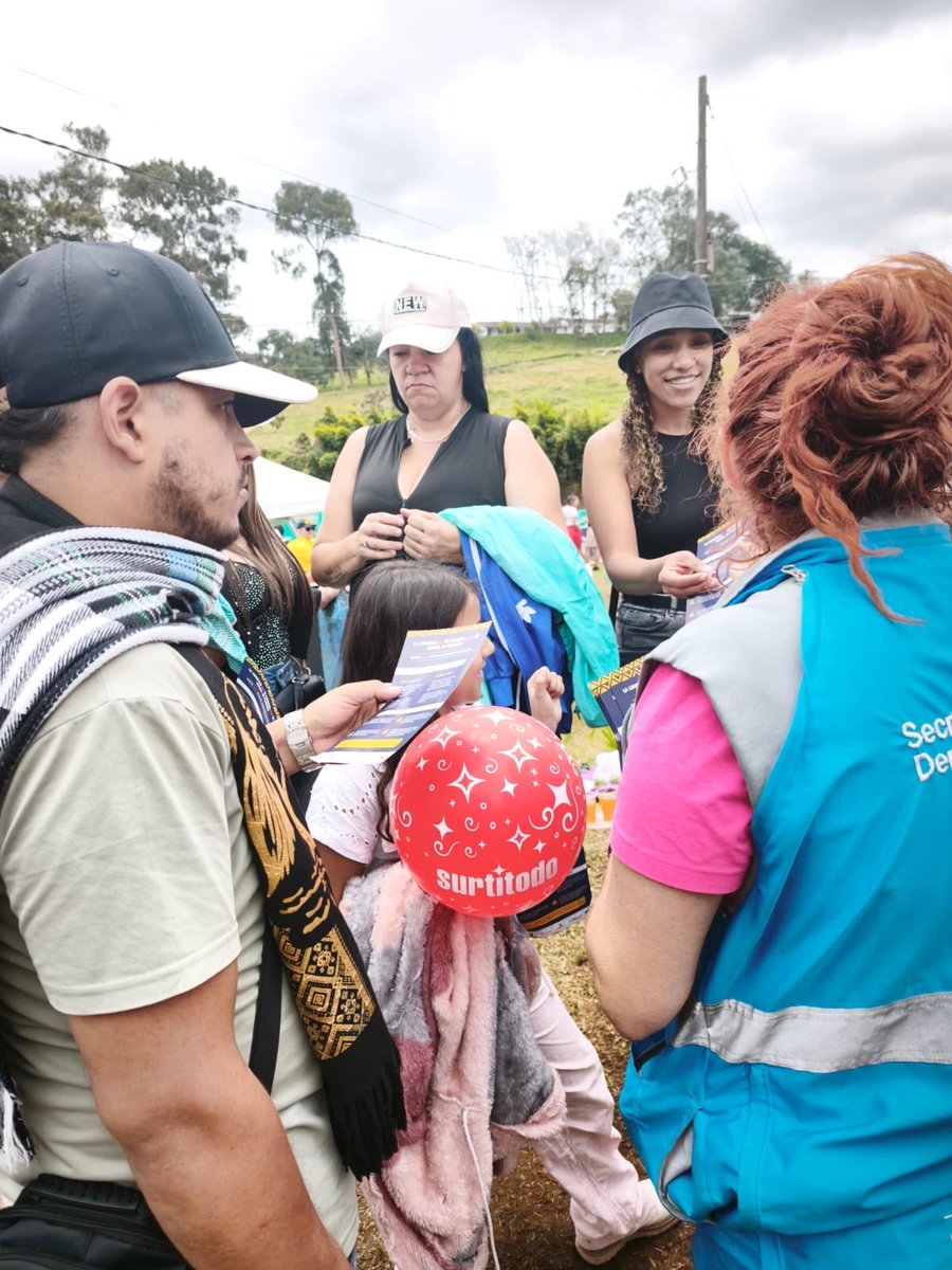 arcilaDDHH's tweet photo. Llegamos al corregimiento de Santa Elena para conmemorar el Día Internacional de la Lucha contra la Trata de Personas. Desde la @AlcaldiadeMed adelantamos jornadas de sensibilización frente a un delito que nos afecta a todos como sociedad.
​La prevención y la denuncia son clave: hacemos un llamado urgente a la ciudadanía para unir fuerzas y frenar este flagelo.
@FicoGutierrez @PazDDHHmed