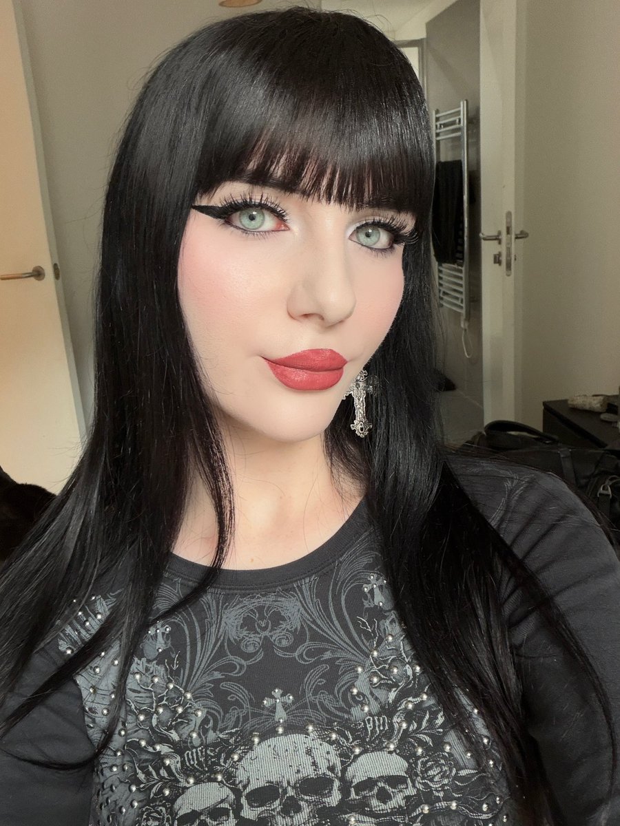 thewinterdollrx's tweet photo. Gothic trans girl supremacy 🔥🏳️‍⚧️ https://t.co/khRPZFzfKP