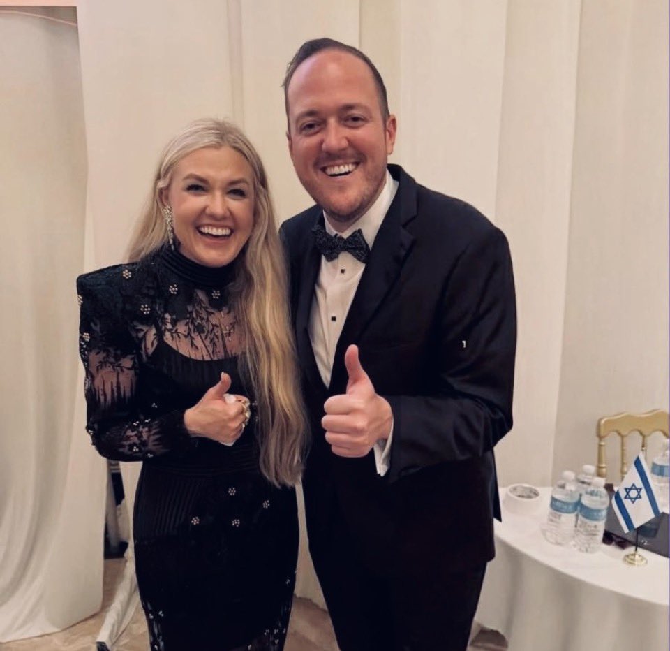 Parodyjeffx's tweet photo. Why is Erika hanging out with anyone but her kids ? https://t.co/7NHeCmjRLr