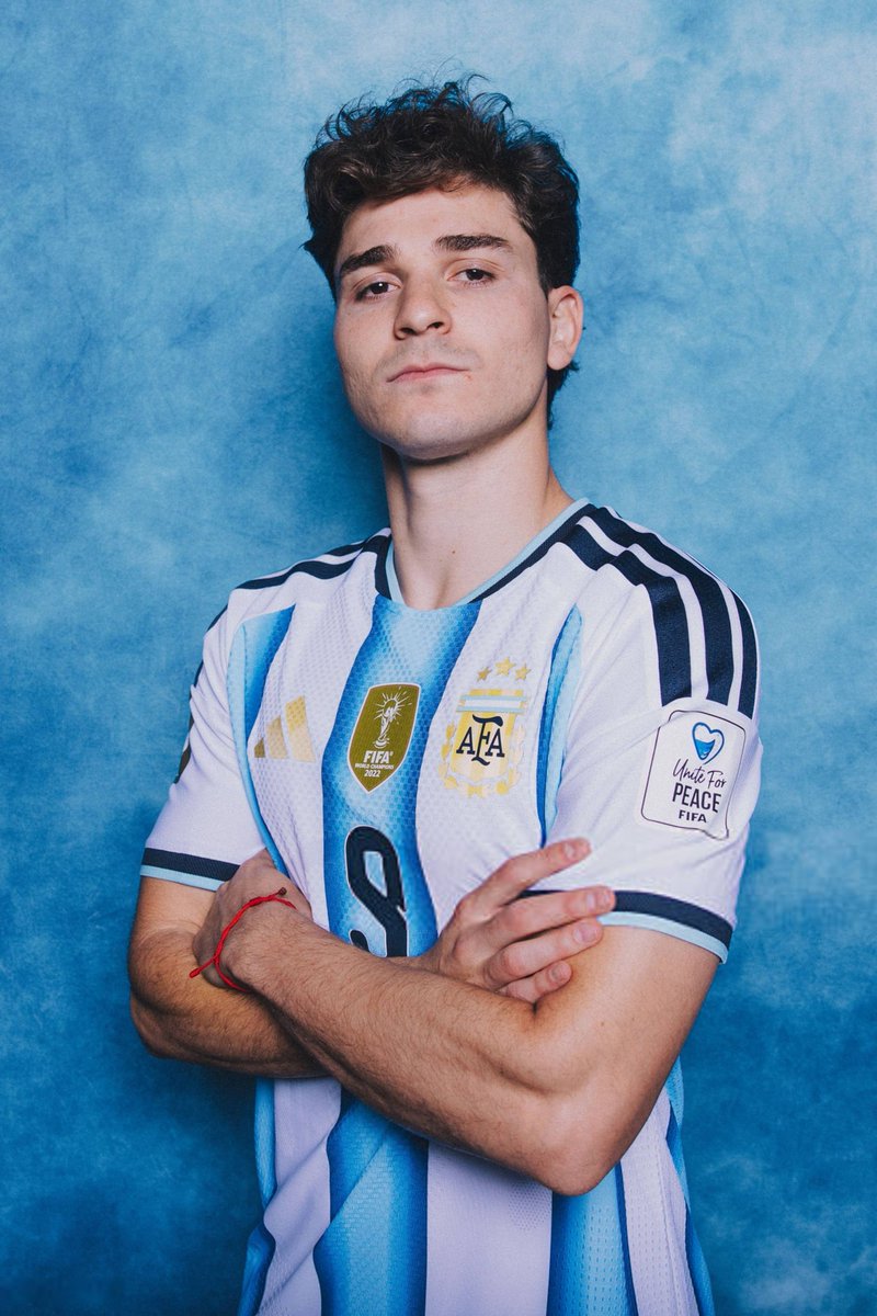 BarcaTimes's tweet photo. 🚨 | Julián Álvarez remains determined to join Barça and is prepared to do EVERYTHING possible to make his childhood dream a reality, with the club fully aware of his desire to complete the move. [@bonagerman] #fcblive https://t.co/BLJqGGUPqG
