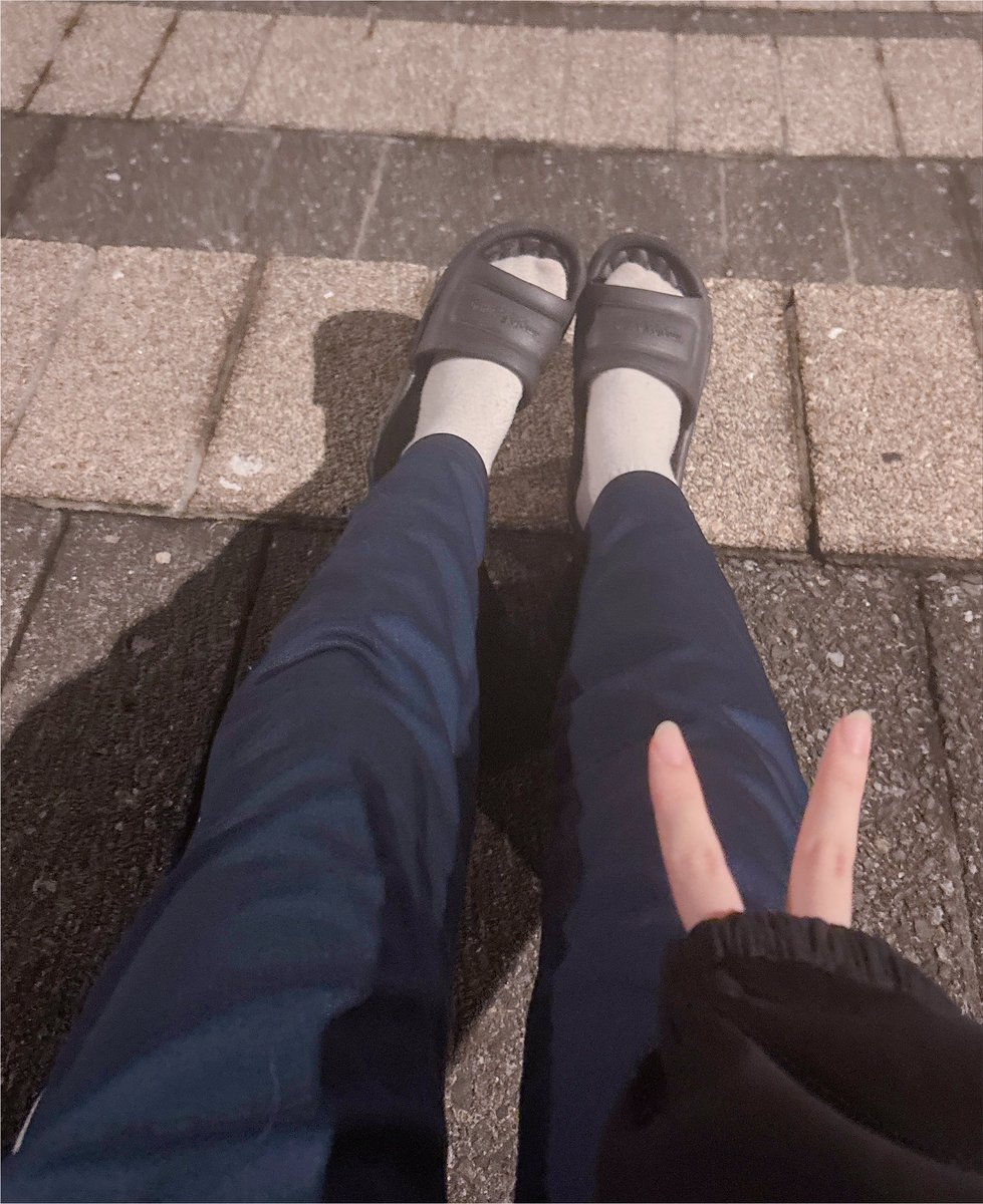 Kabe_033's tweet photo. ピース✌️
公園楽しかった⸝⸝⸝ᴖ ̫ᴖ⸝⸝⸝
夜中なのに街灯のせいで全然暗くない🙄 https://t.co/2CDsPiPfgQ