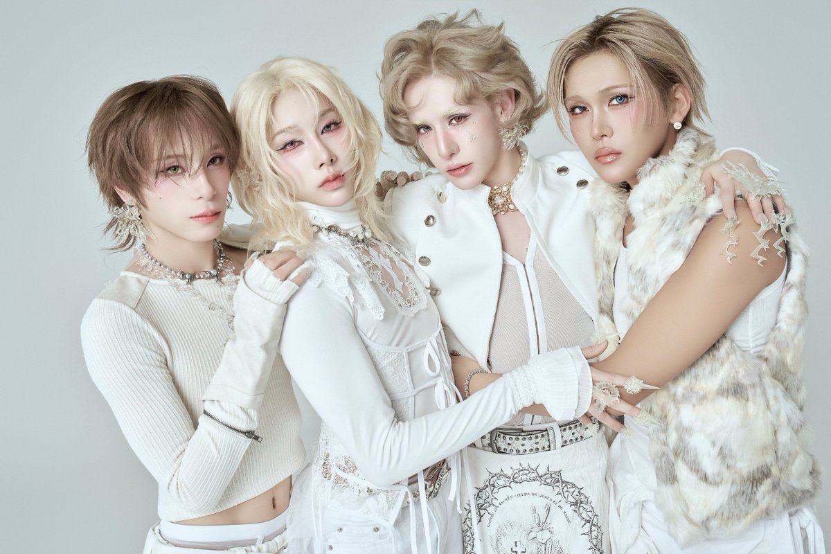 MoonStarEnte's tweet photo. XLOV 2nd MINI ALBUM [I,God] OUT NOW ♟️ https://t.co/IYvaGvQGyk
