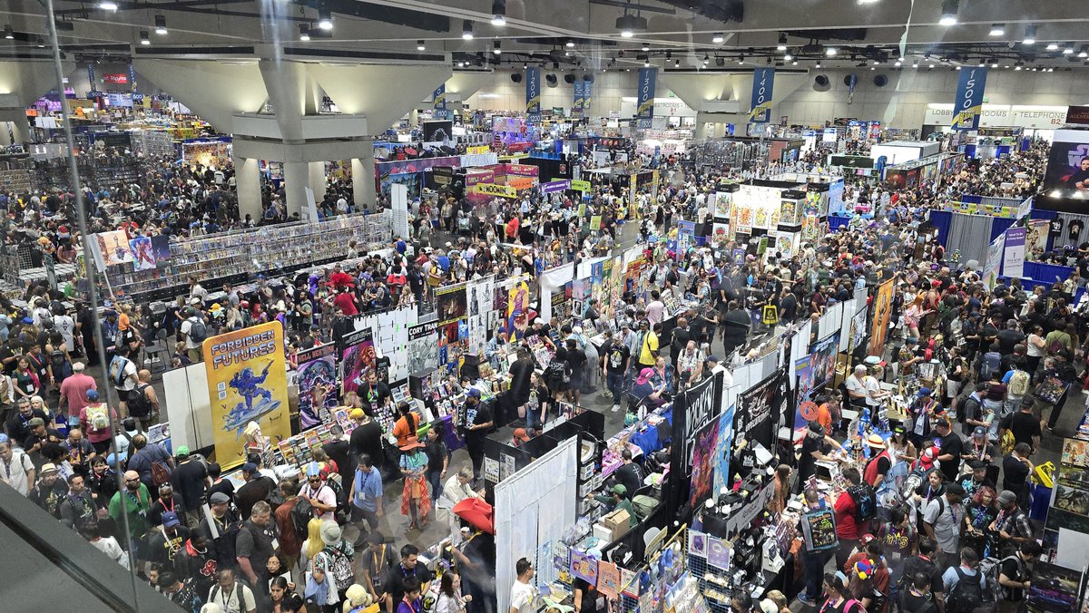 COLLECTOTRON3K's tweet photo. Sunday SDCC floor https://t.co/VkHat17oQg