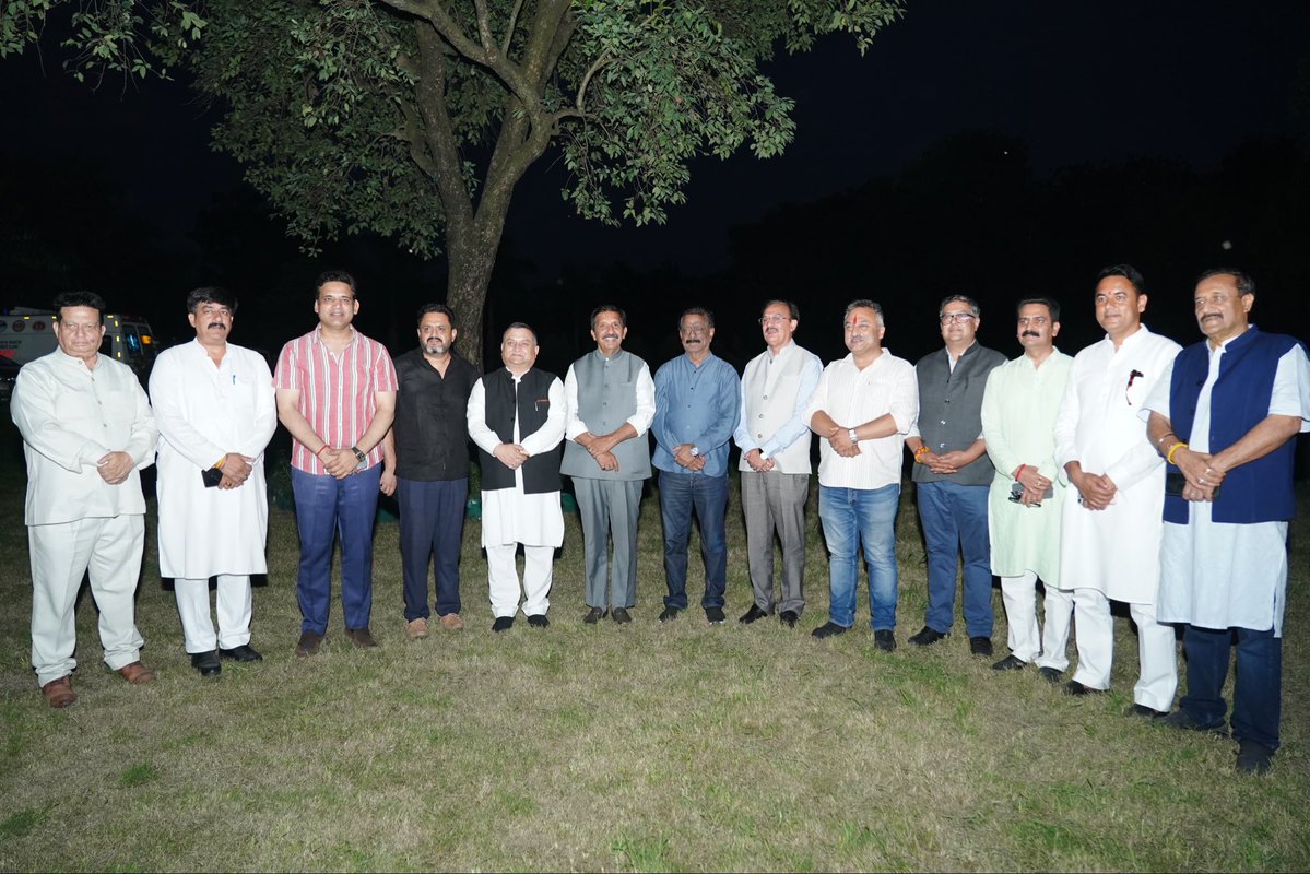 rsbalihp's tweet photo. It was my privilege to warmly welcome and host at my residence today Smt. Rajni Patil Ji, AICC In-charge for Himachal Pradesh; Hon’ble Deputy Chief Minister Shri Mukesh Agnihotri Ji; HPCC President Shri Vinay Kumar Ji; Hon’ble Public Works Minister Shri Vikramaditya Singh Ji; https://t.co/d6s61ZTyun