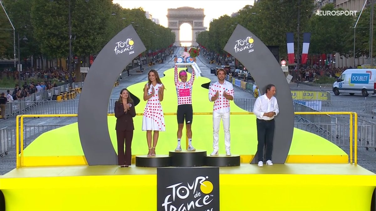 LeGruppetto's tweet photo. Comme en 2024, Richard Carapaz repart avec le maillot à pois, en plus du supercombatif ! 8e du général et vainqueur de deux étapes, l'Équatorien a réussi son Tour de France, lui qui avait renoncé au Giro cette année en raison d'une opération au périnée. #TDF2026 https://t.co/Ji6JFwYg7W