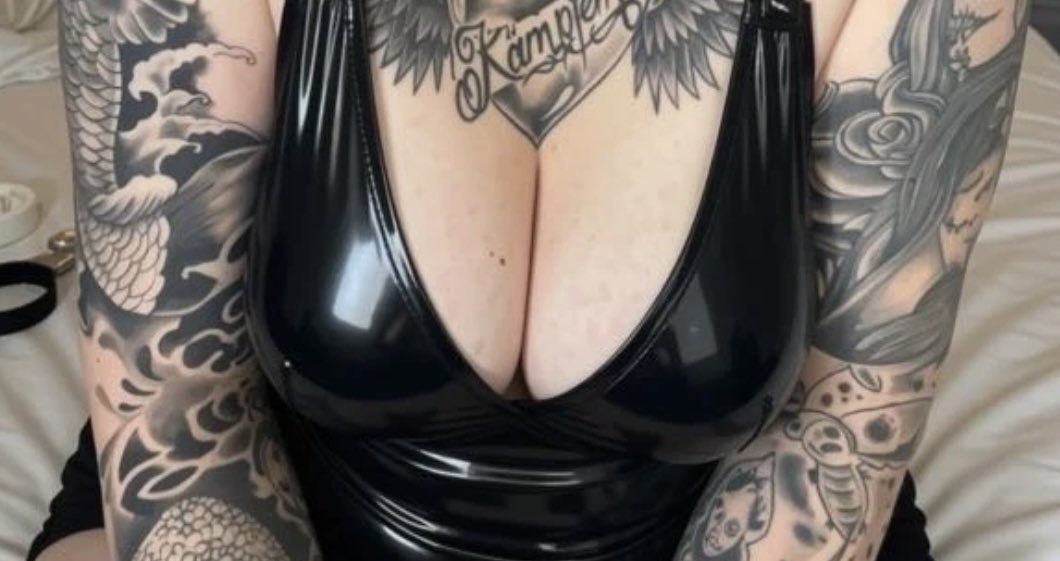 _LunaFindom_'s tweet photo. Wir wissen beide, das du diesen geilen Titten nicht widerstehen kannst.
Ich sehe wie dein kleiner Schwanz zuckt… 😂

Gönn dir das ganze geile Bild auf Fanvue, aber vergiss nicht zu zahlen, Loser.
https://t.co/QbF6udg7Cd

#Geldsklave #bbw #Mindfuck #Findomme #Goddess #Geldherrin https://t.co/AJAWvtXf2b