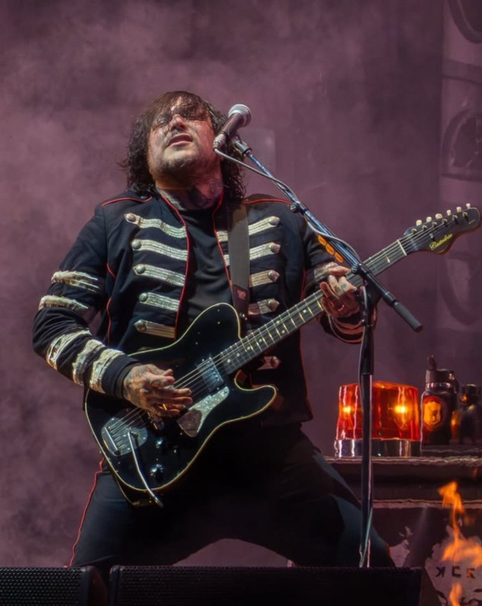 s0mn0lentt's tweet photo. new pics of frank at wembley *sighs*😮‍💨💘

@ ourladyofshutters on IG https://t.co/rpoWO6x1qL