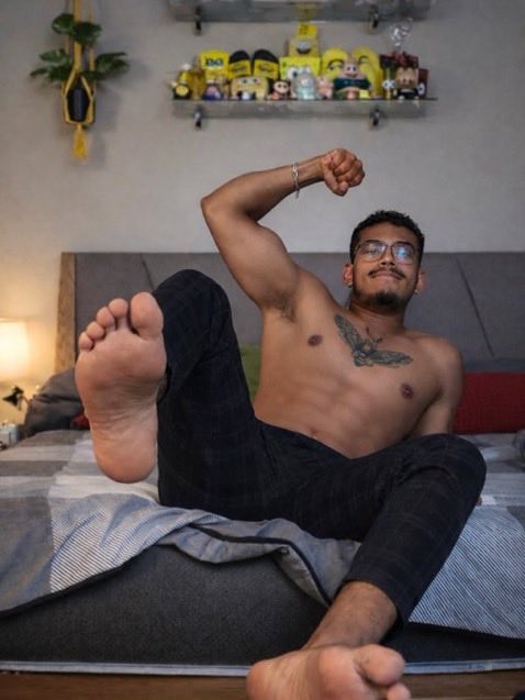 Male Feet 🦶🏻 tweet media