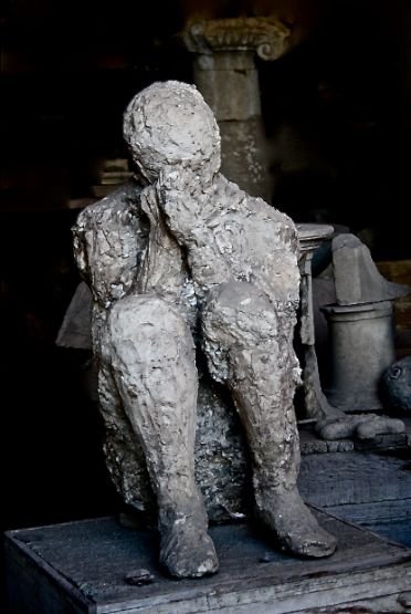 Timeless_Vis's tweet photo. The sudden catastrophe preserved the city in incredible detail, capturing the final moments, buildings, and everyday items of Roman citizens frozen in time for two millennia https://t.co/XFitgJdhql