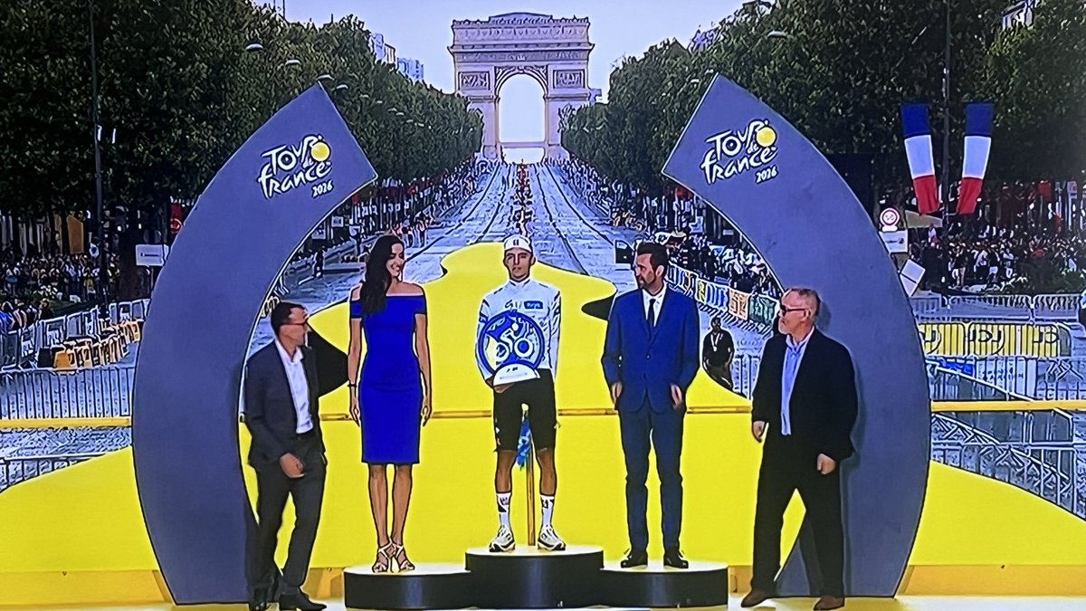ATellodeMeneses's tweet photo. ¡ESTAMOS VIVIENDO HISTORIA! @ISAACDELTOROx1 es el primer ciclista mexicano en quedar en el podio de la Tour de Francia y además se queda con el suéter blanco como el mejor joven de la competencia. ¡Enorme Toro! 🐂🚴🇲🇽 https://t.co/YrGKmCjg9G