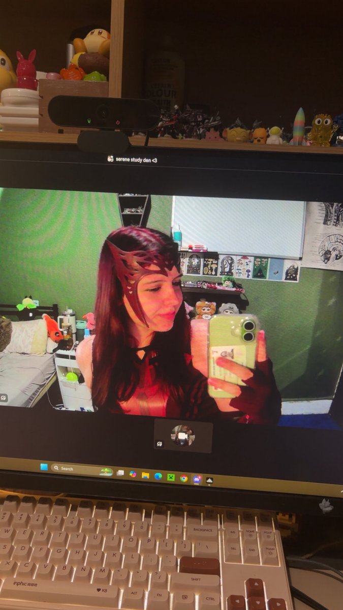 spnvix's tweet photo. pure chaos!! #scarletwitch #marvel #cosplay https://t.co/39aeg3u2Bd