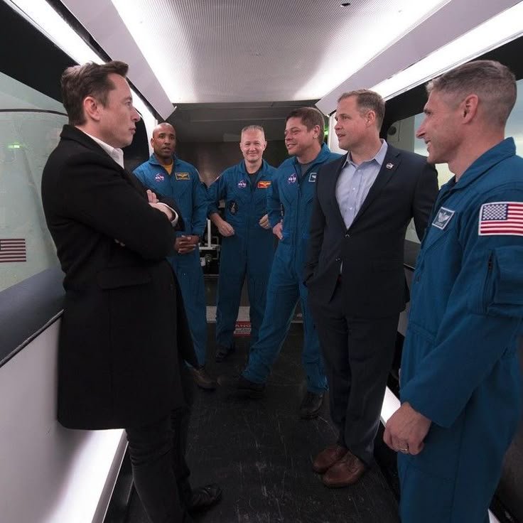 WeloveElon56's tweet photo. Be Honest 

Would you work For Elon Musk? https://t.co/HtmHmIDCqt