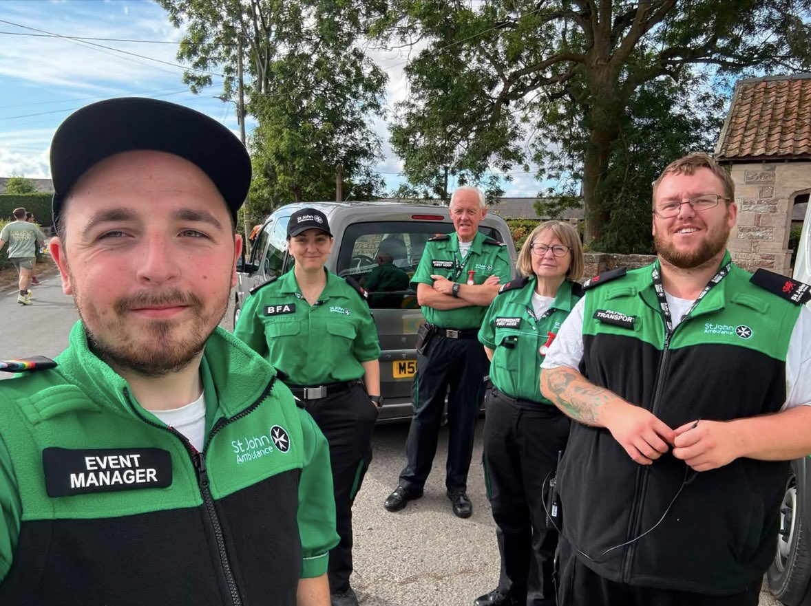 Griffindares's tweet photo. Great to catch up with these amazing @SJACymru volunteers supporting the Magor 10km race in Gwent 
👏👏👏👏👏👏👏👏👏 https://t.co/hcxEoJ5NQs