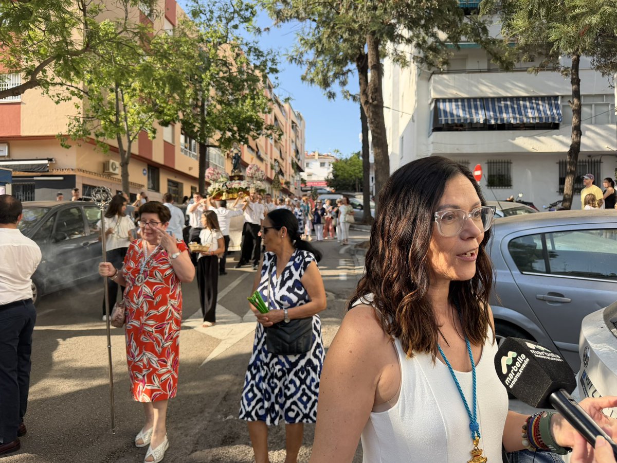 PSOEMarbella's tweet photo. Esta tarde hemos acompañado a Santa Marta en su salida procesional, compartiendo con todos los vecinos un momento de tradición y devoción. 🕯️🌹 https://t.co/r6diGojAXZ