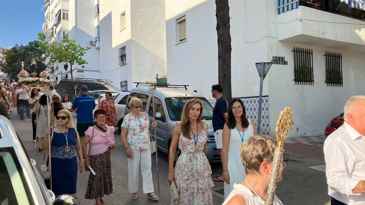 PSOEMarbella's tweet photo. Esta tarde hemos acompañado a Santa Marta en su salida procesional, compartiendo con todos los vecinos un momento de tradición y devoción. 🕯️🌹 https://t.co/r6diGojAXZ