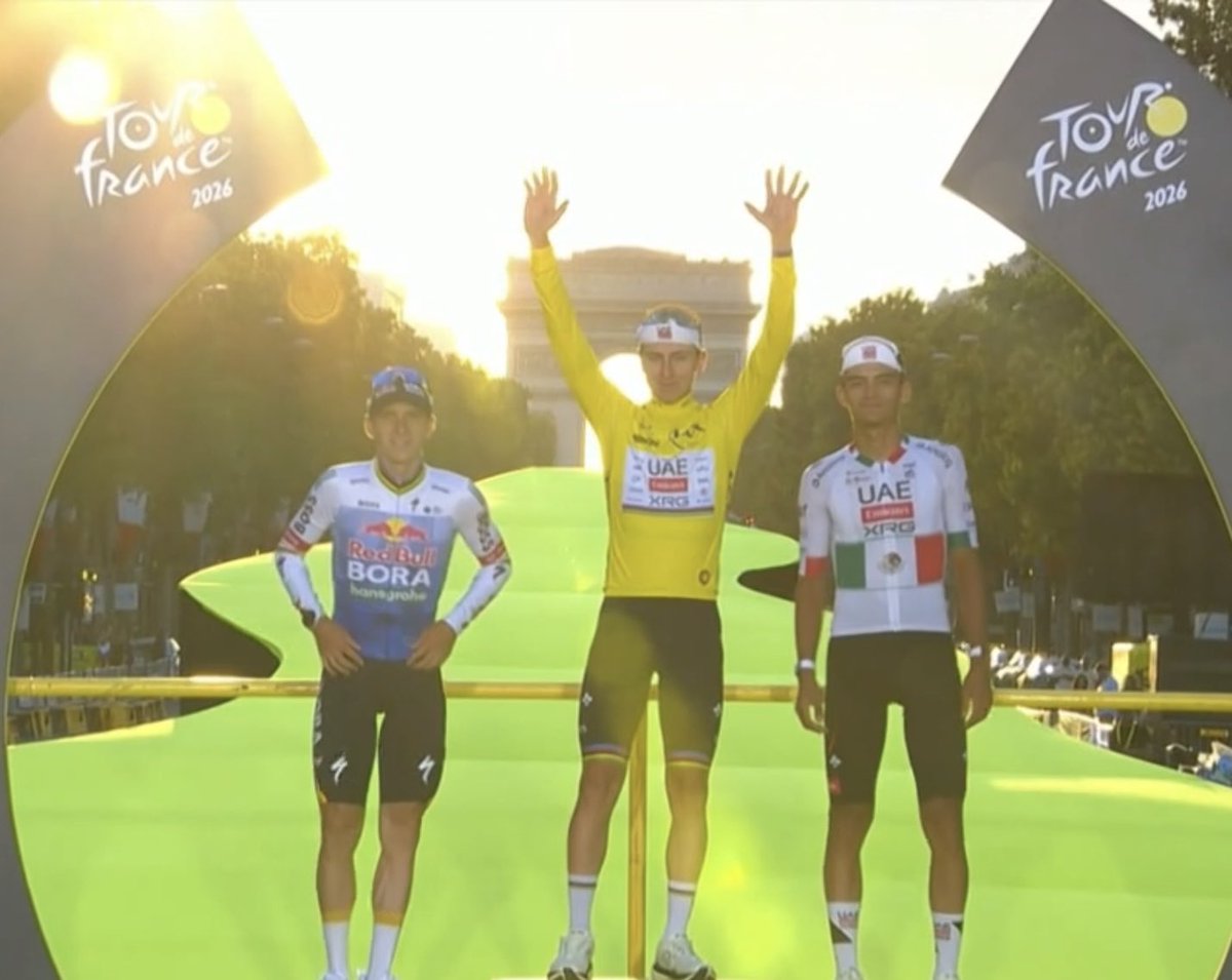 MarioBeteta's tweet photo. 🇲🇽🏆 ¡Histórico! Isaac del Toro conquista el podio del Tour de Francia.

Con apenas 22 años, Isaac del Toro terminó tercero en la clasificación general del Tour de Francia 2026, convirtiéndose en el primer mexicano en subir al podio de la carrera más prestigiosa del ciclismo mundial.

Además, el bajacaliforniano conquistó el maillot blanco como mejor joven del Tour, firmando una actuación que quedará para la historia del deporte mexicano. ¡Viva México! 

#IsaacDelToro #TourDeFrance #TDF2026 #VivaMéxico #OrgulloMexicano