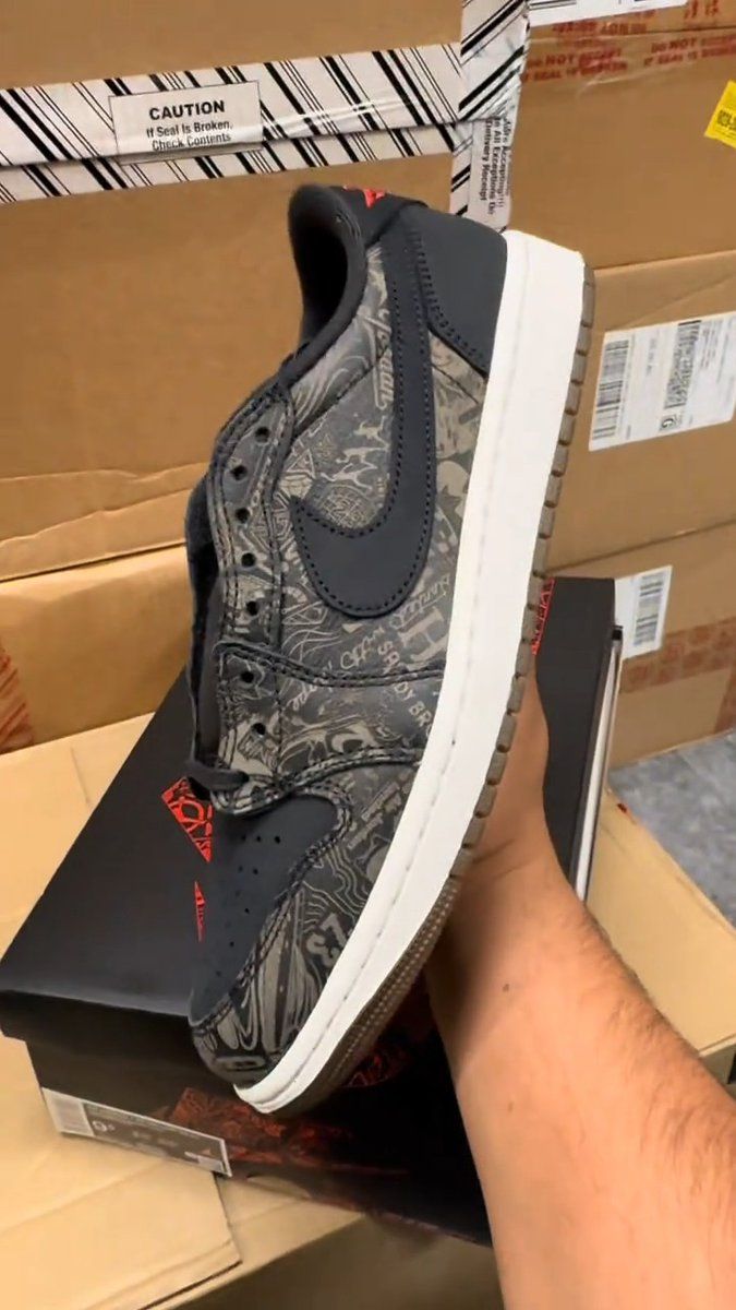 SneakerAlertHD's tweet photo. Air Jordan 1 Retro Low OG "Laser" 💥

📆 August 22nd https://t.co/L7ma8N7Eqf