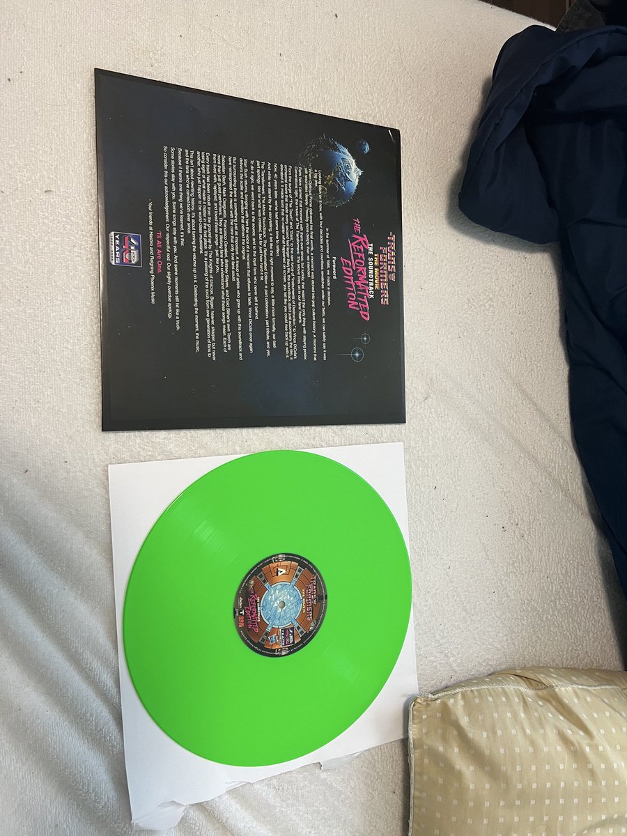 ZelrainnaVT's tweet photo. I got my first vinyl today!!!!!! https://t.co/YaCadmyNmY
