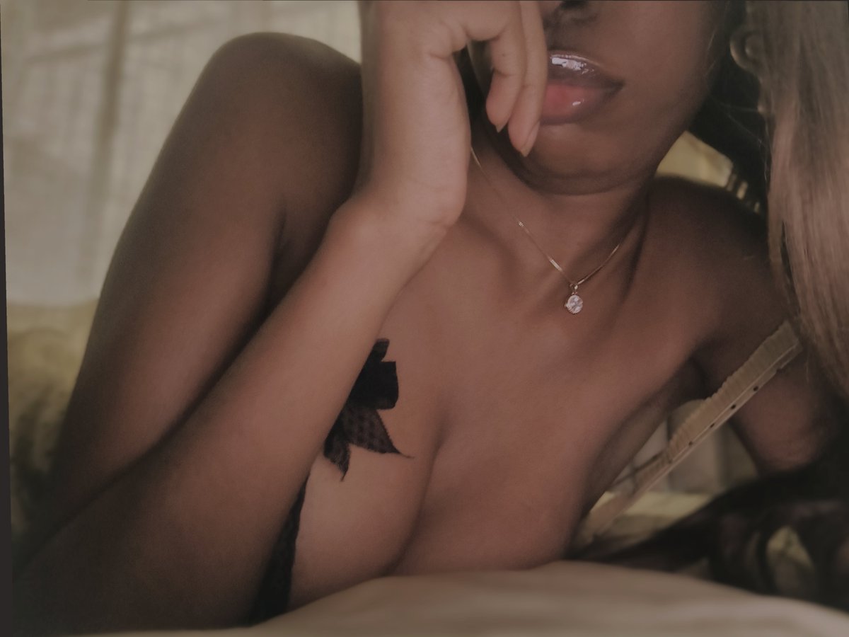 espresso_sz's tweet photo. come and take me to bed 🤎💤

tags: #nsfw #nsfwtwtًً  #ebony #petit #busty #blktwt #tits https://t.co/yCx9Sb2SAD