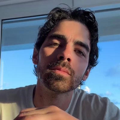 cupofnatt's tweet photo. gente? esse home é esculpido por Deus https://t.co/ZrsWHCmUJd